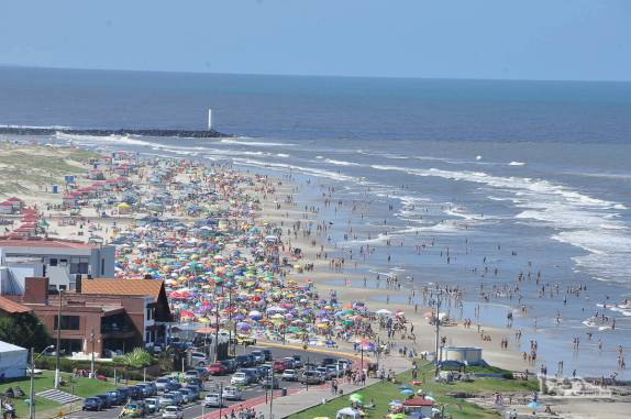 Em pleno carnaval, Torres, litoral norte do Rio Grande do Sul, está lotada!
